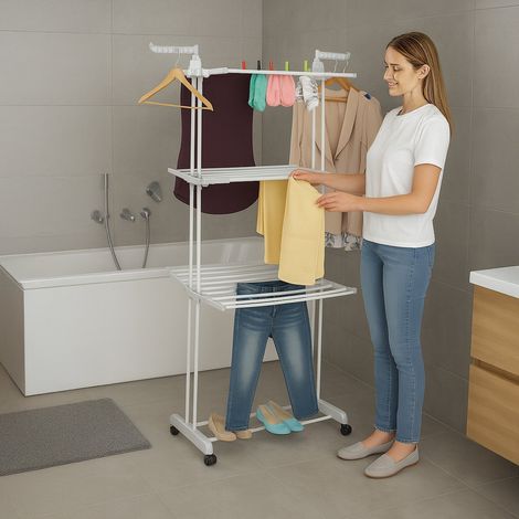 Rollender waschestander mit klappbaren flugeln