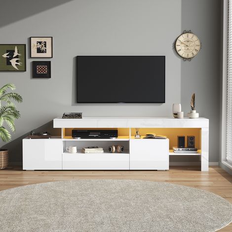 Mueble TV LED de 192 cm con 3 puertas abatibles, estantes abiertos y acabado blanco brillante, para televisores de hasta 85 pulgadas – de CHICFURN, salón ordenado (1/5)