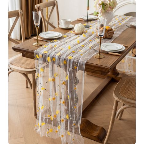 Chemin de table en tulle fleuri (3 mètres) – Décoration de table brodée de marguerites blanches, convient à la décoration de la maison et des fêtes. (1/3)