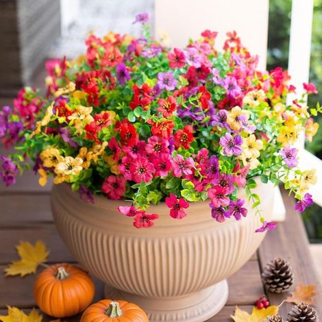 Marguerite artificielle avec feuilles d'eucalyptus pour décoration de jardin intérieur et extérieur, 12 bouquets (mélange de rose, rouge, violet, jaune)