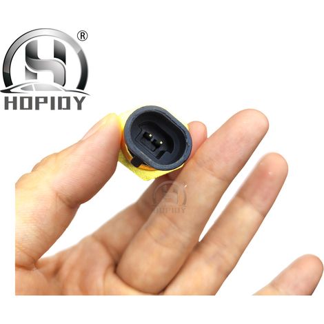 Der Stecker für den Temperaturfühler des Freon-Wassers hat die Teilenummer 06-23464-000. (1/3)