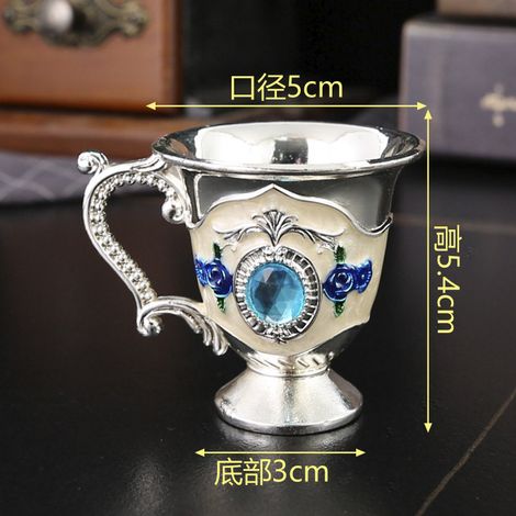 (Verre de style européen argenté, blanc et bleu à motifs floraux) Verre à vin blanc en métal, design créatif de style européen avec anse, verre d'une once, haut de gamme. (1/2)