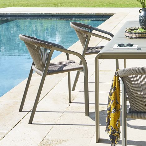 Hesperide – Fauteuil de jardin empilable en aluminium cappuccino et café – Dossier en cordage – Facile à entretenir – Gain de place