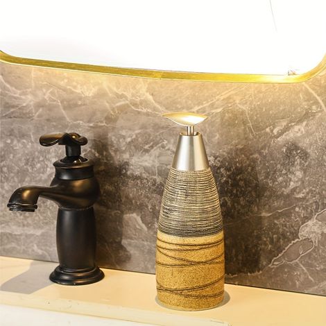 Aufbewahrungs- und Organisationsartikel fürs Badezimmer: Luxuriöse Spenderflaschen mit Druckknopf für Handseife, Waschmittel, Shampoo und Duschgel. – AquaForge (1/5)