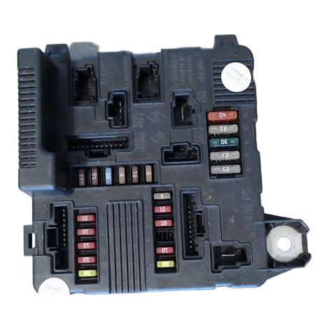 [PRODUIT D'OCCASION] Boite A Fusibles RENAULT Megane ♻️ Ref Oe. 8200455424 - Garantie à vie (1/3)