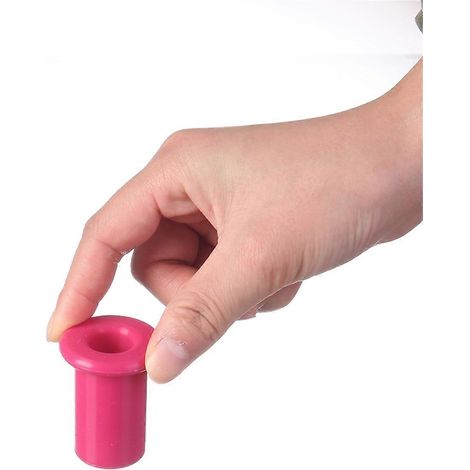 12 emporte-pièces en silicone pour muffins et cupcakes professionnels, permettant de les évider et de les garnir. (1/5)