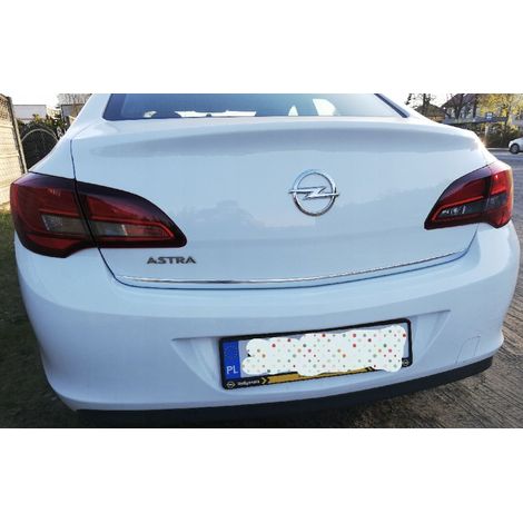 Opel Astra J Sedán - Embellecedor cromado para el portón trasero Tuning (1/5)