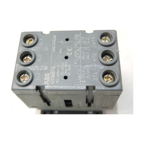 Interrupteur sectionneur 32A 3P 11kW 400V IP20 montage sur porte de coffret série OT32ET3 (910165) ABB 1SCA022352R6870