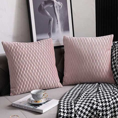 Housses de Coussin Rose 45cmx45cm: Pack de 2 Taies d'oreiller Décoratives Carrées en Velours Rayé pour Canapé de Chambre (1/5)