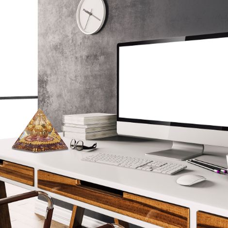 Pyramide de cristal artisanale pour la maison ou le bureau, favorisant l'équilibre énergétique et la guérison (5 cm). (1/5)