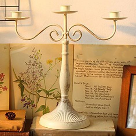 Vintage-Kerzenständer aus Schmiedeeisen im europäischen Stil, kreative Tischdekoration für Restaurants, romantisches Retro-Accessoire für ein Abendessen bei Kerzenschein zu Hause. (1/4)
