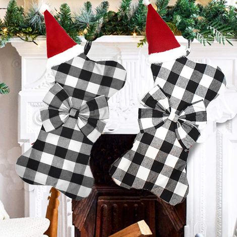 Weihnachtsdekorationen, Geschenke, Christbaumschmuck, gemusterte Weihnachtsstrümpfe, Weihnachtsgeschenktüten für Kinder, schwarz-weiß. (1/5)