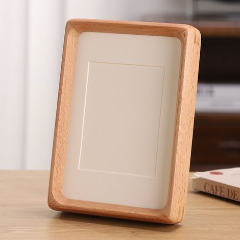 Adecuado para montaje en pared o colocación sobre mesa, está fabricado en madera maciza de haya natural e incluye un soporte y accesorios para su montaje en pared (1/5)