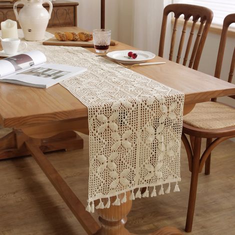 Chemin de table au crochet, nappe bohème en dentelle beige classique, décoration de table vintage à pompons pour la cuisine, les repas et les fêtes.