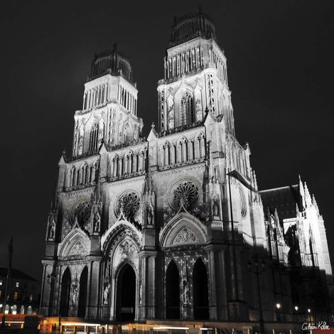 Tableau sur verre cathédrale Sainte Croix 45x45 cm - Impression sur Verre - Image HD  imprimée sur Verre - Tableau mural décoratif en verre - Finition Brillante - Fabriqué en France (1/5)