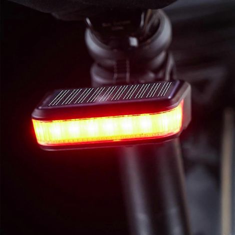 Clignotant de vélo rechargeable pour signaler et assurer la sécurité lors des changements de direction.-AquaForge (1/5)