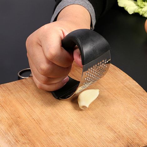 Knoblauchpresse aus Edelstahl, manuelle Knoblauchmühle, multifunktionales Werkzeug für Küche und Haushalt zum Zerkleinern, Hacken und Mahlen von Knoblauch. (1/5)