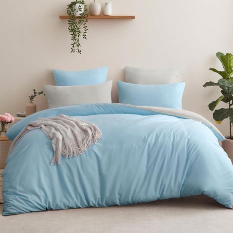 Housse de Couette 220x240 Réversible avec 2 Taies d'oreiller 65x65 cm (Bleu Clair/Beige) - Parure de Lit 240 x 220 Adulte 2 Personne Microfibre, Parure Couette avec Fermetures éclair, Oeko TEX (1/5)
