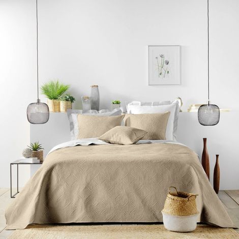 Couvre-lit 2 personnes matelassé 220x240 microfibre Romane coloris lin (1/5)