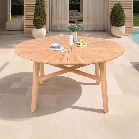 M&S – Table de jardin ronde 180 cm en teck naturel – Plateau circulaire – Quatre piliers droits – Finition chic rustique – Livrée prête à monter