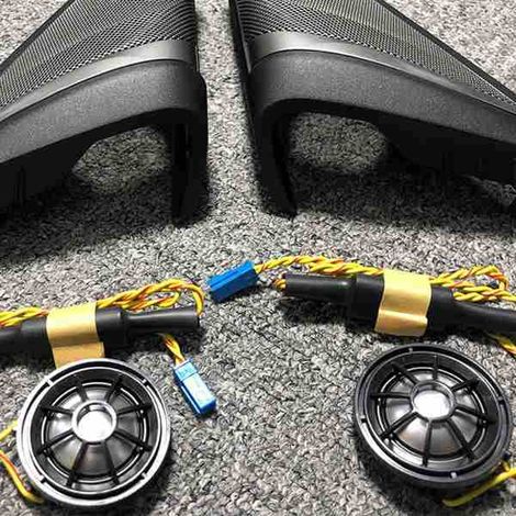 A pair of speakers, compatible with BMW G30, G31 and the new 5 Series.--DTEKGAZ