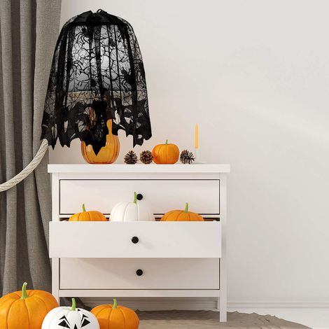 4-teiliges Halloween-Tischdecken-Set mit Fledermaus- und Spinnennetzmotiv, inklusive Lampenschirmen und Halloween-Dekoration (1/5)