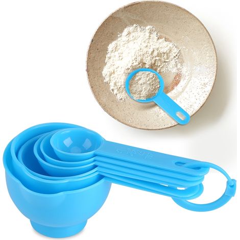 Set aus 7 blauen Plastikbechern und Messlöffeln für Tee, Kaffee und zum Kochen, praktische Messutensilien. (1/5)