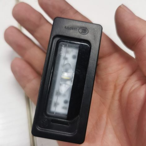 Transparente Handschuhfach-Lampenabdeckung passend für VW Sagitar/Tiguan L – 51G943021 (1/5)