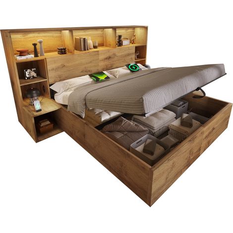 Lit 160x200 cm, sommier coffre en bois aspect chêne avec vérins hydrauliques, lit double avec tables de chevet intégrées, cadre de lit avec latte et étagère tête de lit, LED et USB-C, sans matelas (1/5)