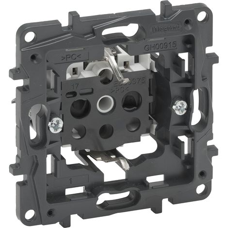 NILOE STEP 864021  Base de enchufe 2P+TT 16A 250V borne a tornillos