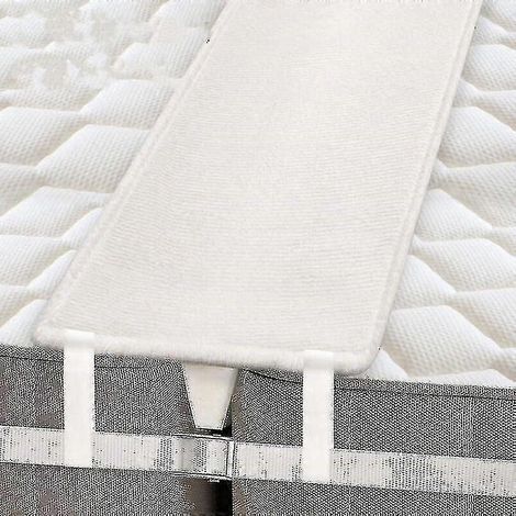 Ein 20 cm langes Bettbrückenteil, das zwei Betten mithilfe eines Befestigungsgurts in eine dreieckige Kingsize-Matratze verwandelt. Geeignet für Gästezimmer. (1/2)