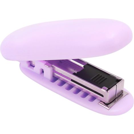 Lot de 4 agrafeuses portables pliables, format compact et arrondi, idéales pour le bureau et l'école (violet). Leur système de levier facilite le rangement et leur format compact. (1/5)