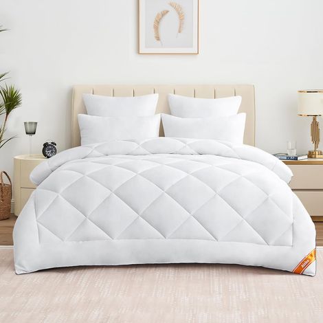 Couette Blanche 220x240 Tempéré Douceur - Couette 2 Personnes 300g/m² Microfibre Douce, Couette 4 Saison 220 x 240 Matelassée Losangée avec 8 Bandes Pratiques, Entretien Facile (1/5)
