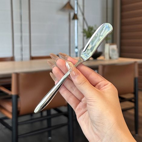 Zwei Buttermesser aus Edelstahl 316, perfekt für Brot, Toast, Sahne, westliche Küche, Käse und Marmelade. (1/5)