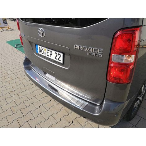 Toyota Proace - finiture cromate per il portellone posteriore (1/5)