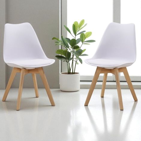 Sedia Kaira bianco con seduta ecopelle e gambe in legno - 2 pezzi (1/5)