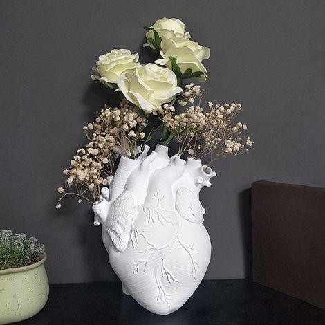 Pot de fleur en résine en forme de coeur Décoration de table blanche Décoration de la maison Vase 15x10.5x21cm (1/5)