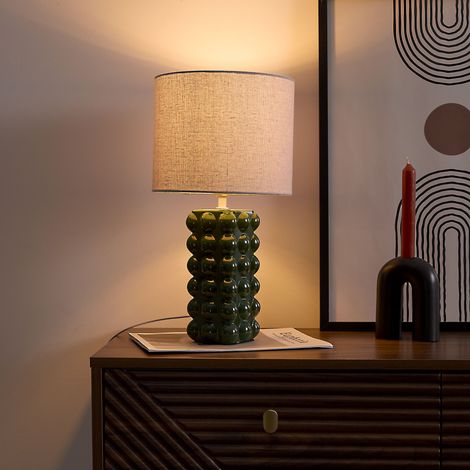The Home Deco Factory – Lampe à poser céramique texturée verte – Abat-jour clair pour lumière douce – Élégante pour salon et chambre
