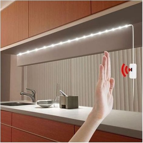 Bande LED 1 mètre avec détecteur de mouvement – Lumière chaude 3000K – Étanchéité IP65 – Autocollante pour chambre, salon, cuisine (1/5)