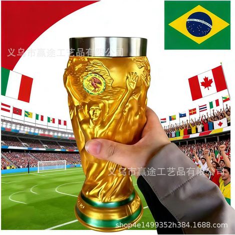 Chope à bière Coupe du Monde en acier inoxydable avec revêtement en résine, trophée de football, décoration pour bars et fêtes. (1/2)