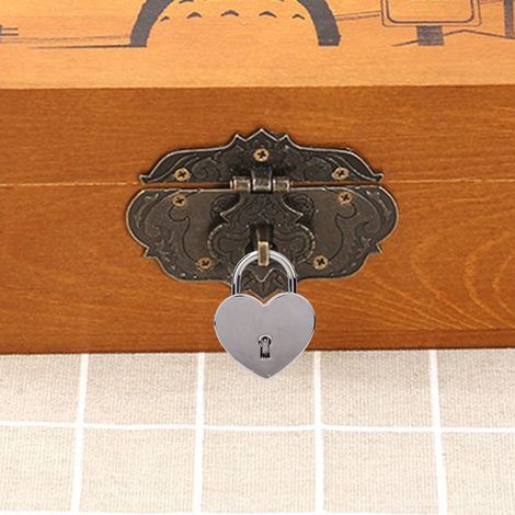 Un ensemble de cadenas vintage en métal en forme de cœur avec clé, un accessoire de loisirs créatifs, 45x59 mm, argent. (1/5)
