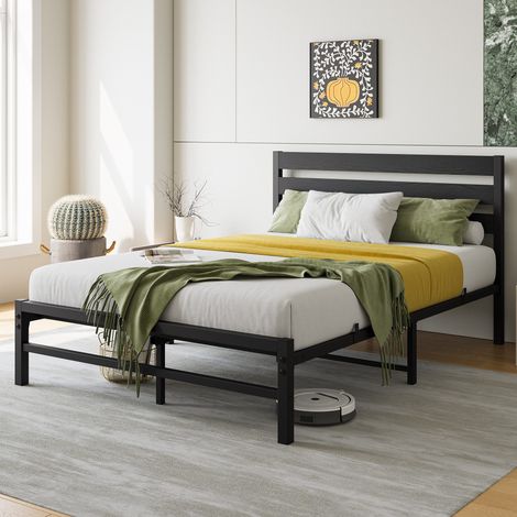 Letto matrimoniale 140x200 cm in metallo, testiera in legno, struttura letto nera con rete a doghe. (1/5)