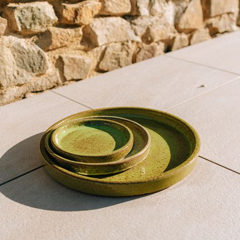 Soucoupe 24cm vert de lac faite à la main en terre cuite émaillée (1/2)