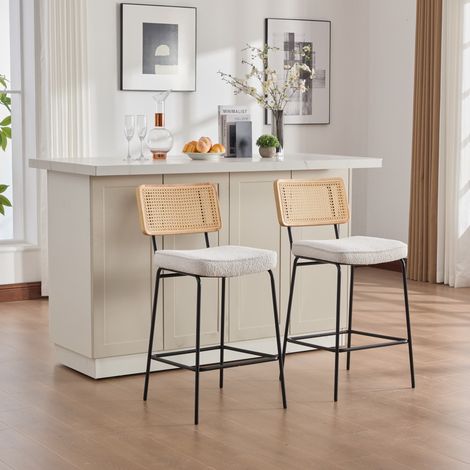 Barhocker aus Chenille in Elfenbein mit lackiertem Metallgestell und Holzrueckenlehne in Rattan-Optik ohne Armlehnen (1/5)