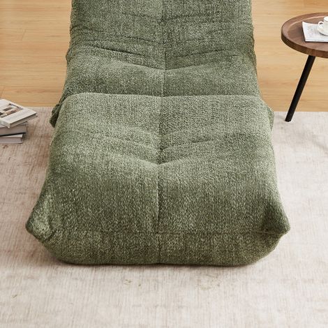 Fauteuils de sol, chaises sans accoudoirs, poufs et fauteuils de coin du feu — tous garnis de mousse à mémoire de forme pour offrir une assise exceptionnellement confortable et au profil bas. (1/4)