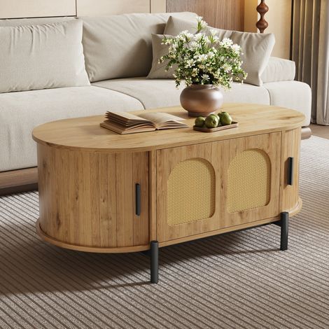 Ovaler Couchtisch 100 cm – Wohnzimmertisch in natürlicher Holzoptik mit Schiebetüren, Rattan-Details und schwarzen Metallfüßen