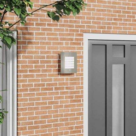 Applique Murale Extérieure Argentée 23.5 x 9 x 26 cm – Luminaire d'Extérieur pour Mur, Éclairage Exterieur Design Métal, Fixation Murale, Pièce Unique (1/5)
