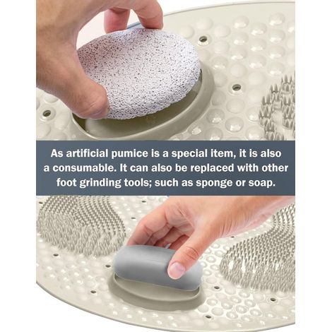 Ce tapis de bain antidérapant en TPE est muni de ventouses, mesure 80 x 40 cm et comprend une pierre ponce amovible pour le massage des pieds. (1/5)