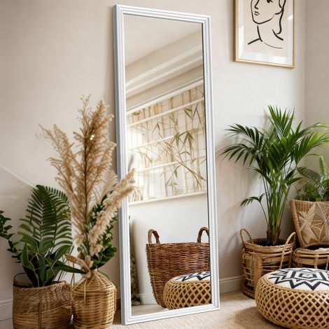Miroir vertical avec cadre en bois blanc, 160 x 50 cm, avec pied métallique réglable, image claire, emballage de transport stable, adapté aux espaces résidentiels et commerciaux (1/5)