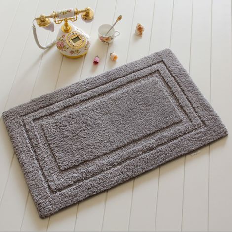 Tapis de bain extra doux et absorbant de qualité supérieure, antidérapant et confortable, idéal pour la baignoire, la douche et la salle de bain. Lavable et séchable en machine. Gris. (1/3)